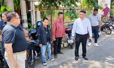 "นายกเบิ้ม" และทีมงาน ลงพื้น ที่บริเวณ 3 แยก ตู้ 401.สภ.แม่สอด ปรับพื้นผิวจราจร ที่ขรุขระให้มีผืวเรียบ