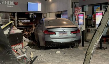 ระทึก!หนุ่มจีนซิ่ง! เก๋ง BMW พุ่งชน KFC ปั๊มบางจากสุขุมวิท 62 พังยับ เจ็บระนาว 12 ราย