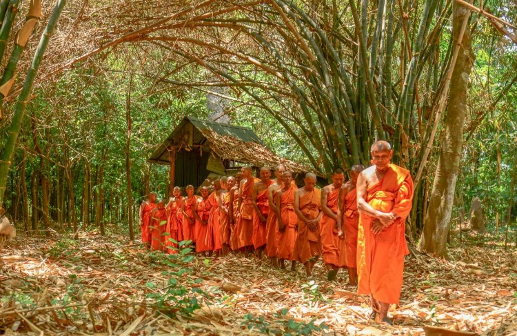 ศรัทธาสีเขียวใต้ร่มยางนา: พาเที่ยว "วัดญาณเสน" ลพบุรี ร่วมงานบุญบวชสร้างสุขปีที่ 6