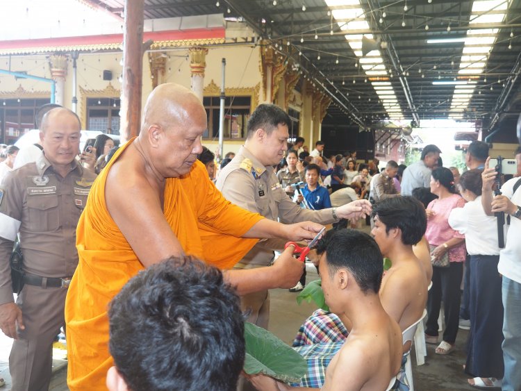 วัดบางพลีใหญ่กลางจัดพิธีอุปสมบทหมู่เฉลิมพระเกียรติ