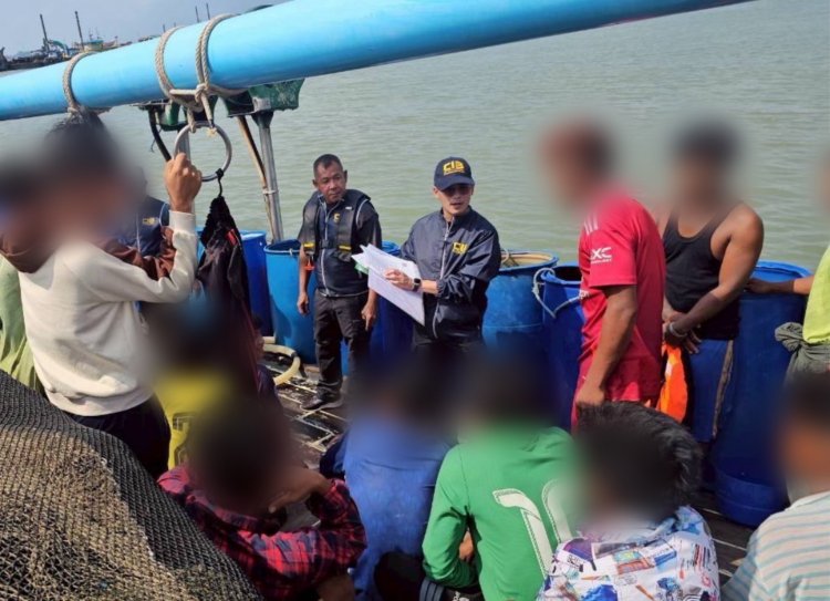 ตำรวจบุกรวบไต๋เรือซุกปืนเถื่อน คาปากร่องแม่น้ำปัตตานี ยึดปืนพร้อมเครื่องกระสุน