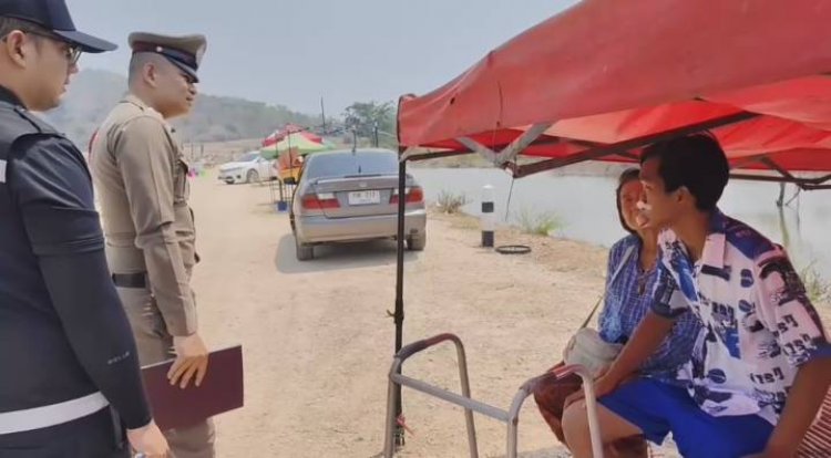 ฉุนหนุ่มใส่ขาเทียมยืนฉี่ริมถนนโชว์กลุ่มสาวโดน2ชายหนุ่มรุมตื๊บเจ็บสาหัส