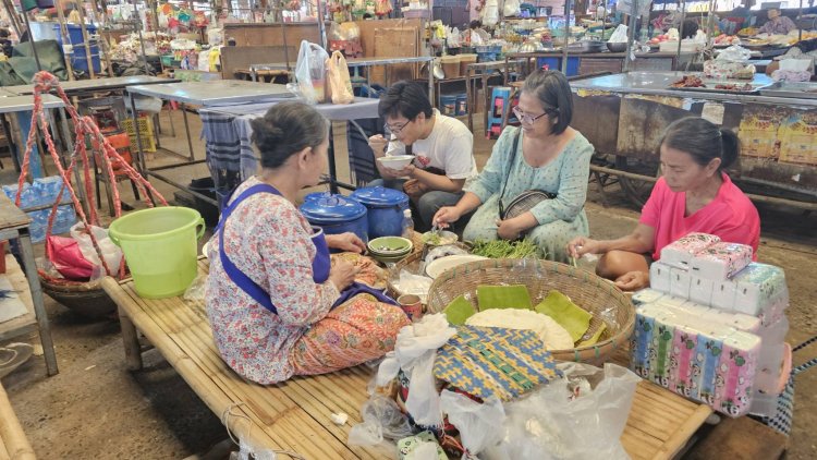 อิ่มอร่อยพุงกาง!“ขนมจีนโบราณป้าน้อย” 20 บาท สูตรดั้งเดิมคู่เมืองประจันตคาม
