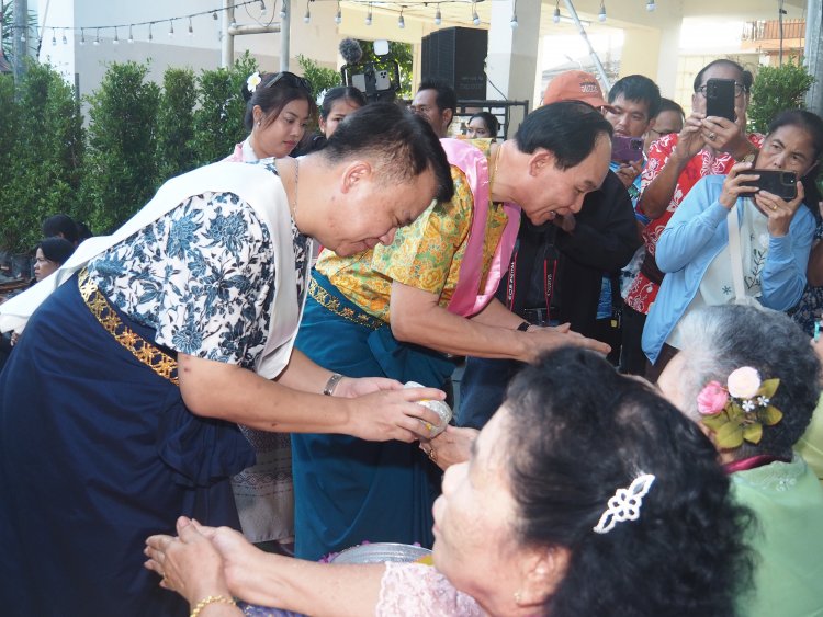เทศบาลเมืองพระประแดงจัดเทศกาลมหาสงกรานต์พระประแดงอนุรักษ์ประเพณีชาวไทยรามัญ