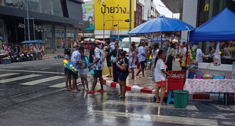 พิษน้ำมันแพงทัวร์มาเลเซีย-ขับรถมาเล่นสงกรานต์หาดใหญ่วูบ