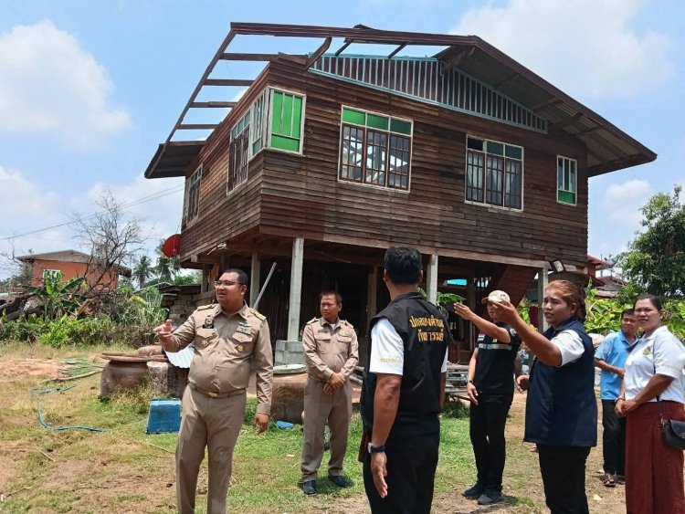 ขุขันธ์เร่งช่วยเหลือเหยือพายุฤดูร้อนถล่ม 6 ตำบล 11 หมู่บ้าน เสียหาย 35 ครัวเรือน