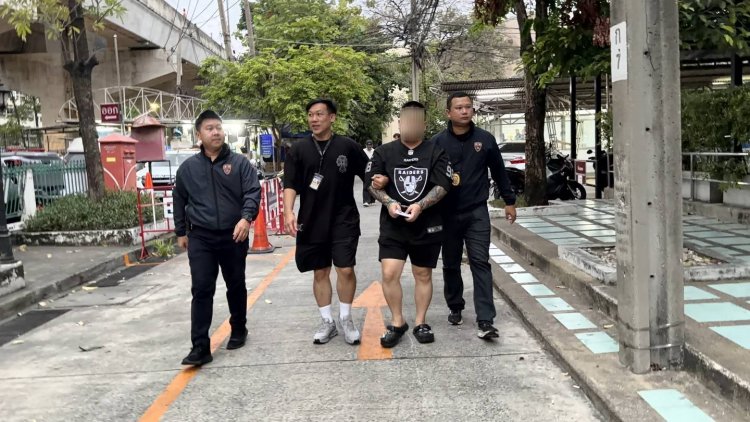 ตม.1 บุกจับกุมสมาชิกแก๊งคอลเซ็นเตอร์ชาวเกาหลีใต้หนีคดีหมายแดงคาร้านอาหารกลางกรุง