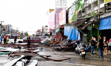 พายุฝนถล่มเมืองตาก“นายจอย” นำทีมช่วยเหลือผู้ประสบภัยเร่งด่วน