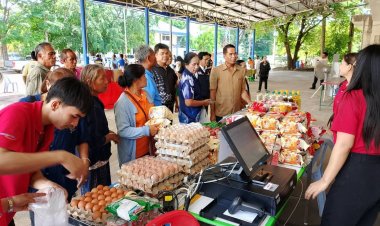 กันทรลักษ์คึกคัก “รถพุ่มพวง” เดินหน้าลดค่าครองชีพ ส่งสินค้าถึงชุมชนห่างไกล หนุนเศรษฐกิจฐานราก