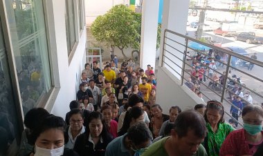 คนปราจีนบุรีแห่ยืนยันตัวตน "ไทยช่วยไทย พลัส"แบงก์กรุงไทยเนืองแน่นทุกสาขา