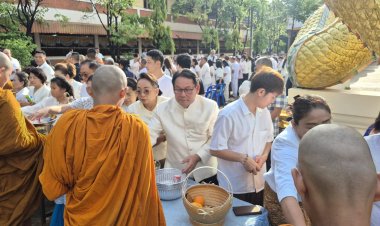 พ่อเมืองอำนาจฯนำพุทธศาสนิกชนทำบุญตักบาตรวันวิสาขบูชาโลก