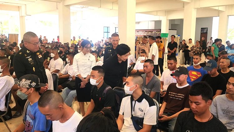 ผู้ว่าฯพิจิตรร่วมส่งและเป็นกำลังใจให้ทหารใหม่หนุ่มเมืองชาละวันส่งเข้าประจำกรมกอง