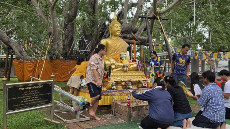 "หนุ่มสาวฉันทนา"บุกวัดต้นโพธิ์ แห่ขอพรสิริมงคลวันแรงงาน–ชมจุดบั้งไฟใกล้กรุงฯ
