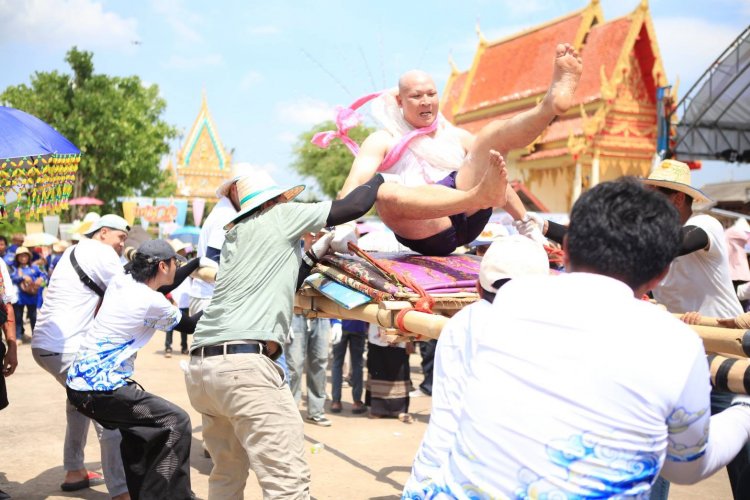 หนึ่งเดียวในโลก!สืบสานประเพณี“แห่นาคโหด”เอกลักษณ์วัฒนธรรม ศรัทธาสู่ร่มกาสาวพัสตร์
