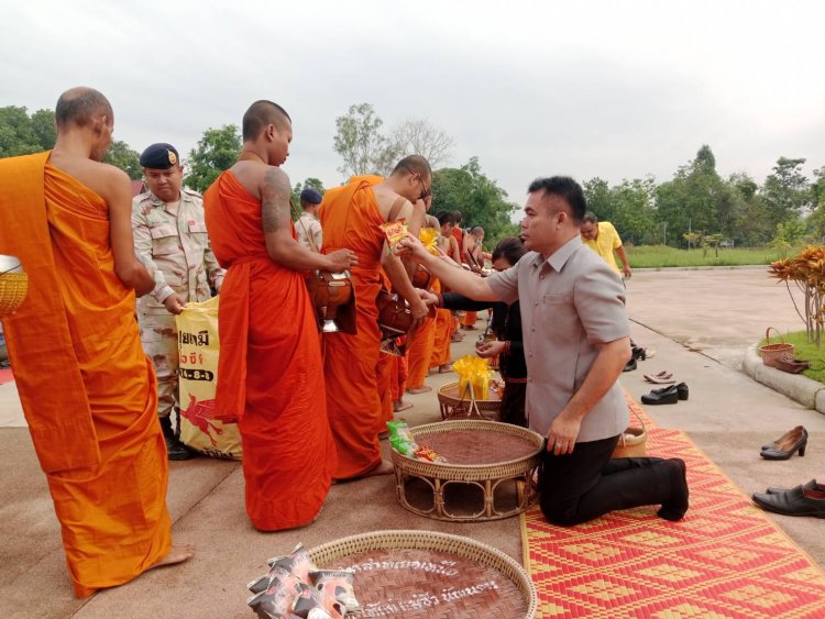 กรมการปกครองฯหนุนโครงการอำเภอศีล 5 นุ่งผ้าไทยใส่บาตร ทำความดีวิถีพอเพียง