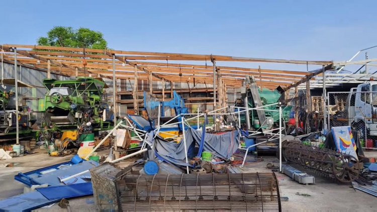 พายุฤดูร้อนถล่มหนองฉางซัดบ้านเรือนเสียหายกกว่าา 40 หลัง