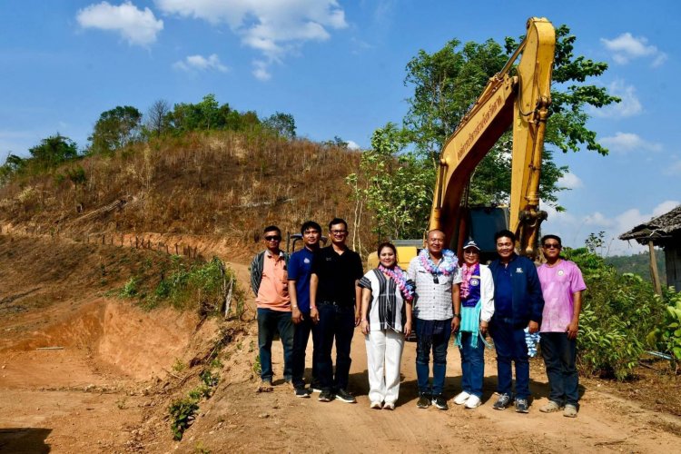 "นายกจอย" นำทีมระดมเครื่องจักร เปิดเส้นทาง “แม่สอง–ท่าสองยาง” หลังดินสไลด์ปิดถนน