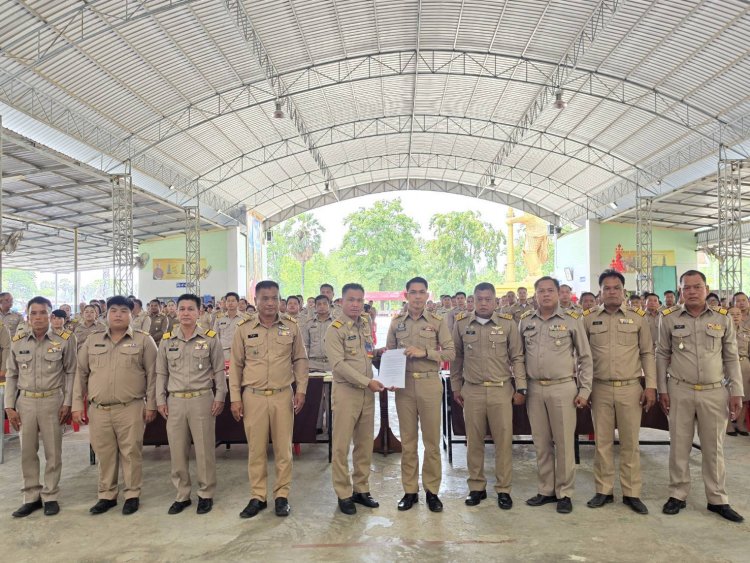 กำนัน-ผญบ.ปราจีนฯ บุกยื่นหนังสืออำเภอ ซัด สส.พรรคประชาชน อภิปรายด้อยค่า-กล่าวหาพัวพันยาเสพติด