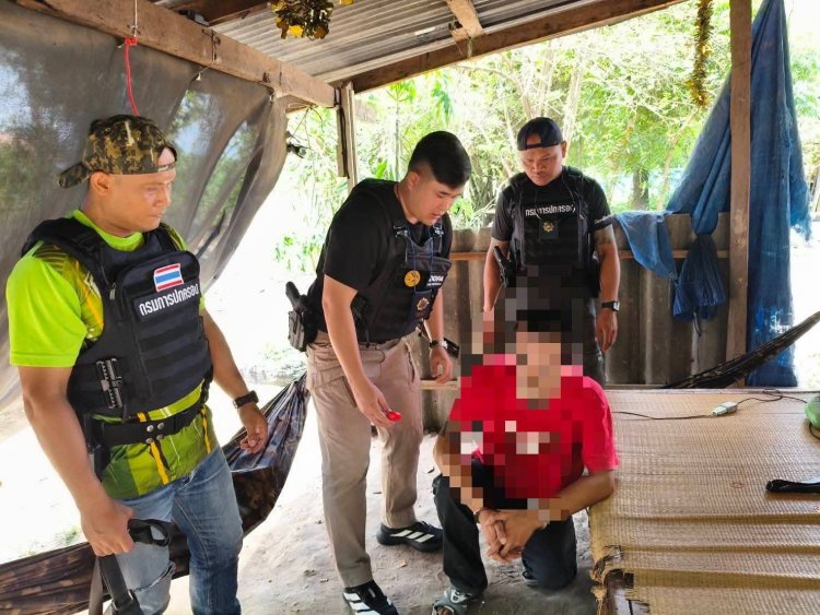 อำเภอขุขันธ์เร่งระดมปราบยาเสพติดไม่ลดละจับ 2 ผู้ต้องหาต้ายาบ้า คุมตัวลงโทษ