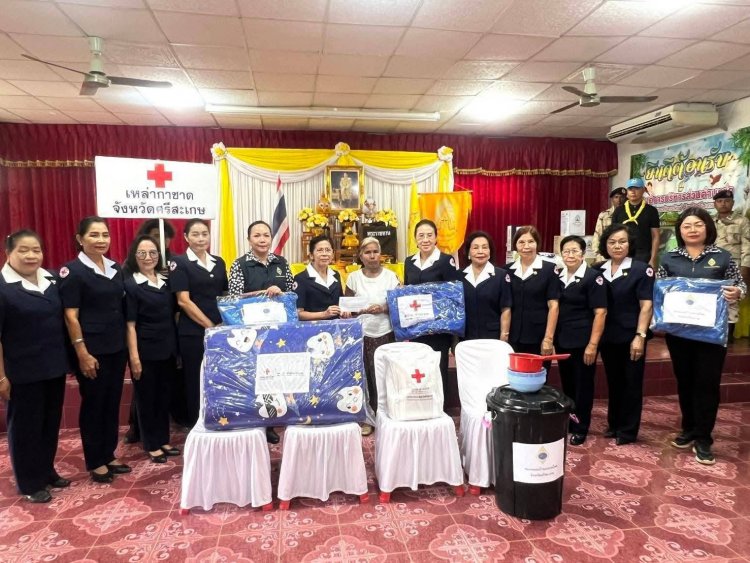 ศรีสะเกษมอบสิ่งของพระราชทานช่วยผู้ประสบอัคคีภัย “ราชประชานุเคราะห์” เยียวยาความเดือดร้อนชาวกันทรลักษ์