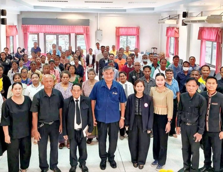 ที่ปรึกษานายกรัฐมนตรีฯ เปิดโครงการฝึกอบรมเพื่อส่งเสริมคุณภาพชีวิตผู้สูงอายุและผู้พิการที่ตำบลตาโกน
