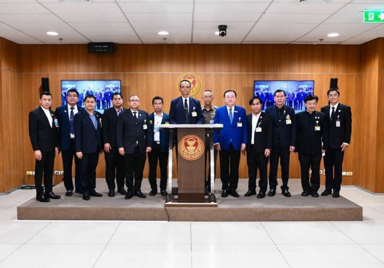 กมธ.กฎหมาย วุฒิสภา แถลงพบขบวนการ “ฟอกคน-ฟอกเงิน” หวั่นลุกลามสู่การกลืนชาติ เร่งรัฐจัดการภัยความมั่นคง