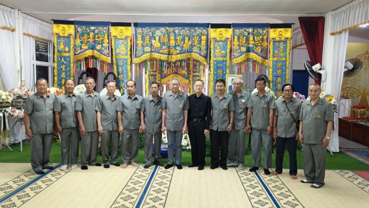 ชมรมตระกูลตั้งจังหวัดศรีสะเกษ ทำพิธีเคารพตามประเพณีจีนที่ศาลาการเปรียญวัดเจียงอีศรีมงคลฯ