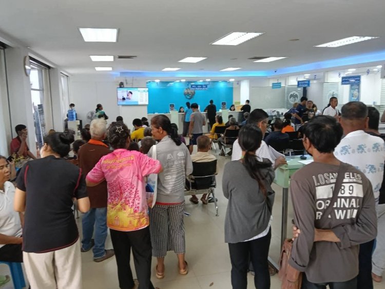 ศรีสะเกษคึกคัก!แห่ลงทะเบียน “ไทยช่วยไทย พลัส” ที่ธนาคารกรุงไทย สาขากันทรลักษ์