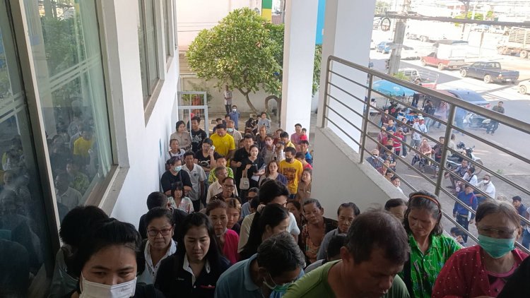 คนปราจีนบุรีแห่ยืนยันตัวตน "ไทยช่วยไทย พลัส"แบงก์กรุงไทยเนืองแน่นทุกสาขา