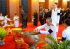 รมต.วัฒนธรรม นำผู้บริหาร-บุคลากรในสังกัด เข้าถวายน้ำสรงพระศพเบื้องหน้าพระรูป