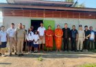 นายอำเภอไพรบึง พร้อม นายอำเภอขุขันธ์ให้การต้อนรับพระราชปัญญาวชิรากรณ์ เมตตาเยี่ยมครอบครัว 3 พี่น้องอยู่เพียงลำพัง