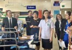 สยองรับอรุณ! ตู้นักเรียนซิ่งหลบ จยย. เสยเสาไฟพังยับ เยาวชนเจ็บระนาว 10 ชีวิต