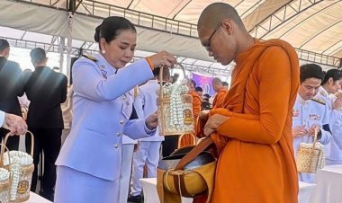 “รมต.สุขสมรวย” ร่วมพิธีเจริญพระพุทธมนต์และทำบุญตักบาตรถวายพระราชกุศล