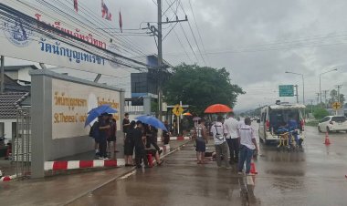คนร้ายขับกระบะขนจีนเทา หนีตำรวจถอยชนมอไซค์ตายคาที่ ก่อนตำรวจไล่ล่ากลางเมือง