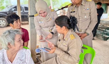 เคาะประตูบ้าน! นายอำเภอบ้านสร้างนำทีมลุยเชิงรุก ช่วยกลุ่มเปราะบางยืนยันตัวตนสวัสดิการแห่งรัฐ