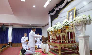 พสกนิกรจังหวัดปทุมธานีพร้อมใจเข้าถวายน้ำสรงพระศพเบื้องหน้าพระรูป เจ้าฟ้าพัชรกิติยาภาฯ.