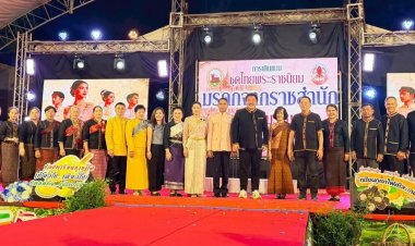 งามสง่าผ้าไทย!เดินแฟชั่นโชว์ “8 ชุดไทยพระราชนิยม”ในงานเทศกาลผลไม้ และของดีอำเภอกันทรลักษ์