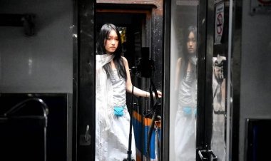 ฮิตติดลมบน!"พี่สาวจีน"แห่นั่งรถไฟไทย 5 บาท เส้นเชียงใหม่-ลำพูน ยลวิถีชีวิตคนท้องถิ่นข้างทาง