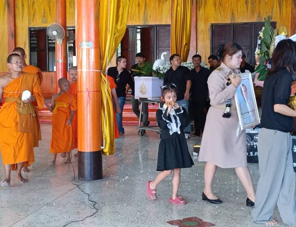 อาลัยส่งวิญญาณครูกลองยาว! สั่งเสียเมีย-ลูก ห้ามจัดงานเศร้า-ตีกลองยาวสนั่นเมรุ แทนเพลงโศก
