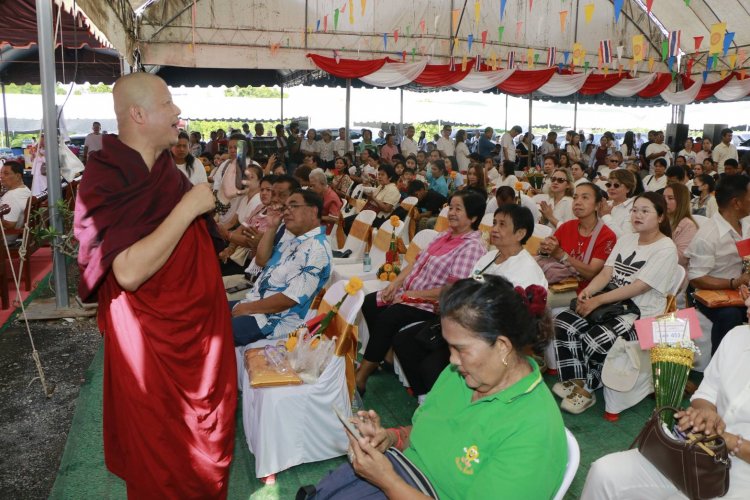 ศรัทธาล้น!พุทธศาสนิกชนนับพันแห่สั่งสมบุญกุศลครั้งใหญ่วันวิสาขบูชาที่สำนักสงฆ์พุปะห์หังราชบุรี