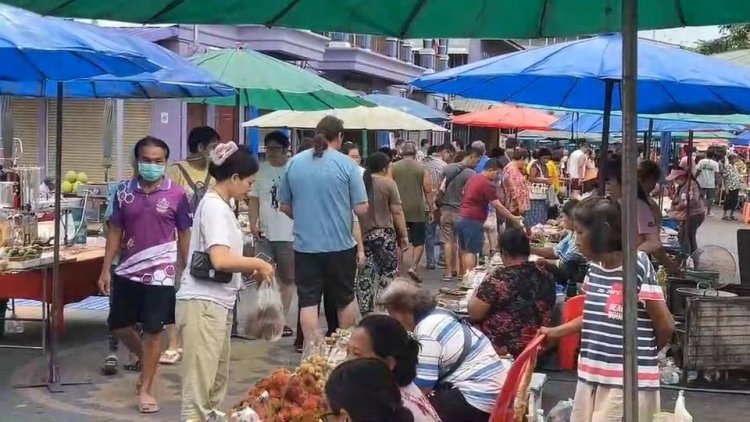 ตลาดสดเมืองอุทัยธานีคึกคักแห่สแกน"ไทยช่วยไทย พลัส"กระตุ้นกำลังซื้อ-เพิ่มยอดขาย