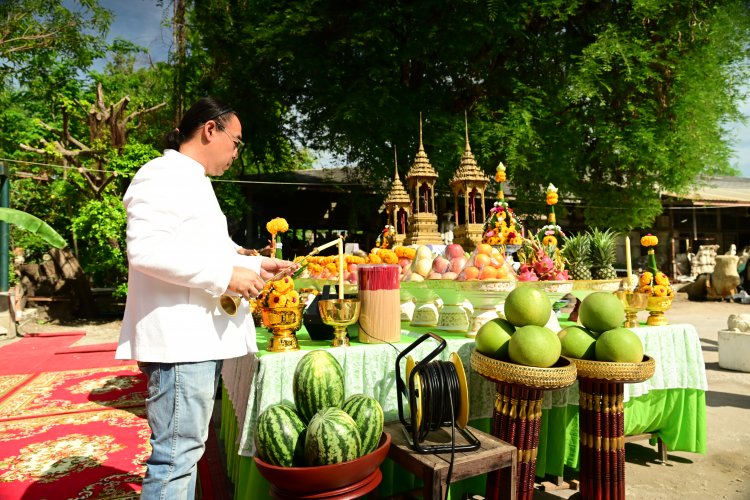 "หงส์ไทย"จัดพิธีเททองหล่อ “พระพุทธลีลาปางประทานพร”องค์ที่ 5 -6 พร้อมพิธีบวงสรวงเทพไท้เทวา