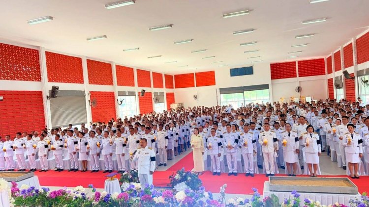 อำเภอกันทรารมย์ประกอบพิธีเจริญพระพุทธมนต์และทำบุญตักบาตรถวายพระราชกุศล