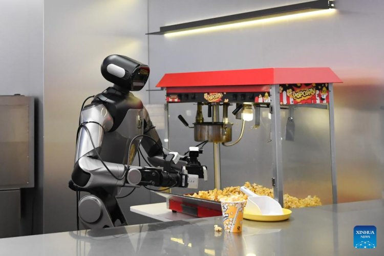 จีนเปิดตัวฐานหุ่นยนต์ AI ในหางโจว โชว์ศักยภาพกว่า 30 สาขาอาชีพ