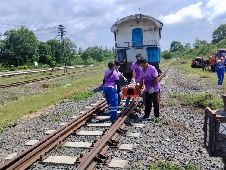 ชัยภูมิซ้อมแผนอุบัติเหตุหมู่สุดสมจริง รถไฟชนกระบะไฟไหม้กลางทาง รับนักท่องเที่ยวดอกกระเจียวบาน