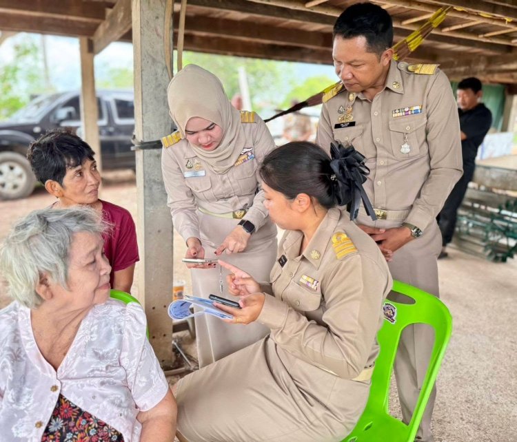 เคาะประตูบ้าน! นายอำเภอบ้านสร้างนำทีมลุยเชิงรุก ช่วยกลุ่มเปราะบางยืนยันตัวตนสวัสดิการแห่งรัฐ