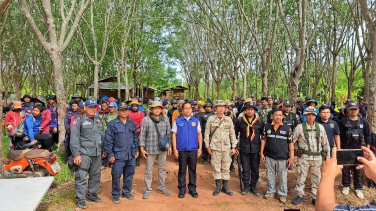"ภูสิงห์"ระดมกำลังกว่า 100 ชีวิต ปูพรมรัศมี 5 กม.ค้นหาหนุ่มวัย 27 ปีหลงป่านาน 10 วัน 9 คืน