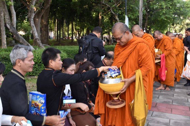 " เทศบาลตำบลกำแพง ร่วมโครงการรณรงค์แต่งกายด้วยผ้าไทยและผ้าพื้นเมือง "