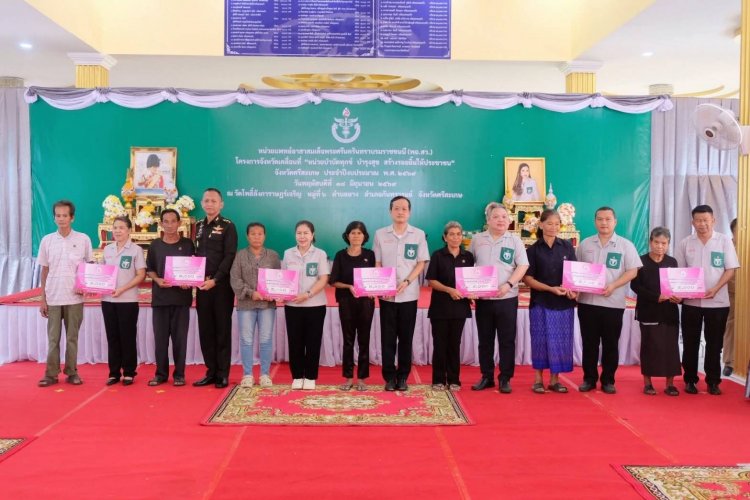 ผู้ว่าฯ ศรีสะเกษ นำหน่วยแพทย์ พอ.สว. และหน่วยบำบัดทุกข์ฯ ลงพื้นที่กันทรารมย์ มอบความช่วยเหลือครบวงจร สร้างรอยยิ้มให้ประชาชน