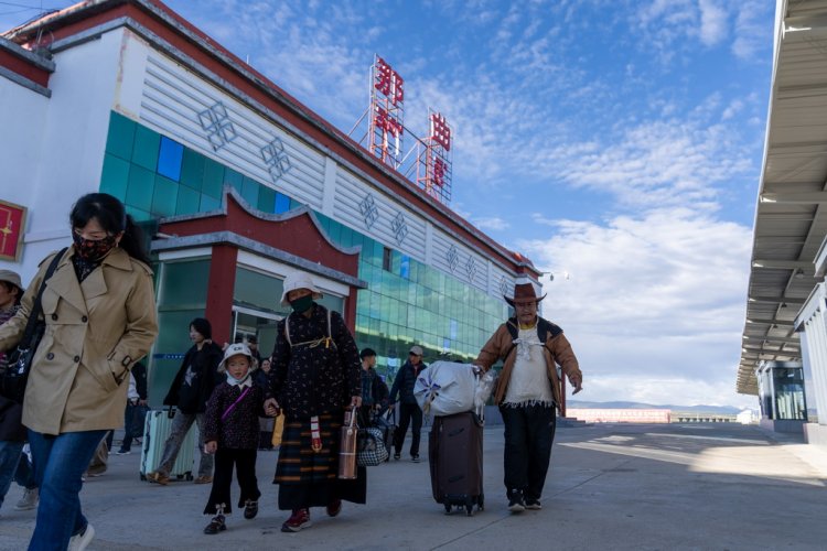 ครบรอบ 20 ปีรถไฟชิงไห่-ทิเบต สถานีน่าชวีรองรับผู้โดยสารสะสมเกือบ 9 ล้านคน